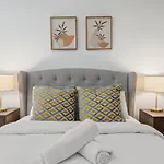 Unbelievable Level 59 Oceanview 2 Bed Apartment
