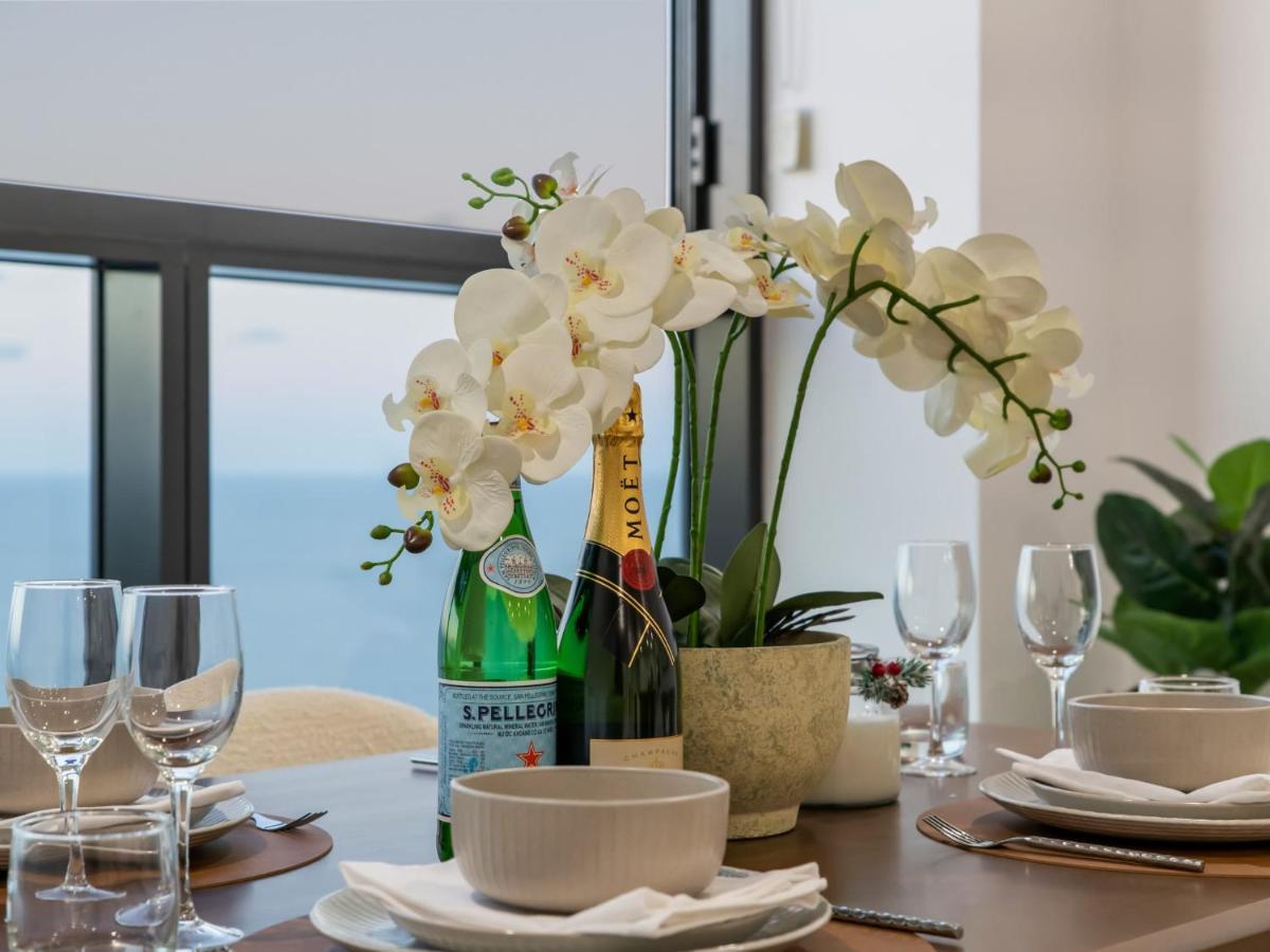 Unbelievable Level 59 Oceanview 2 Bed Gold Coast