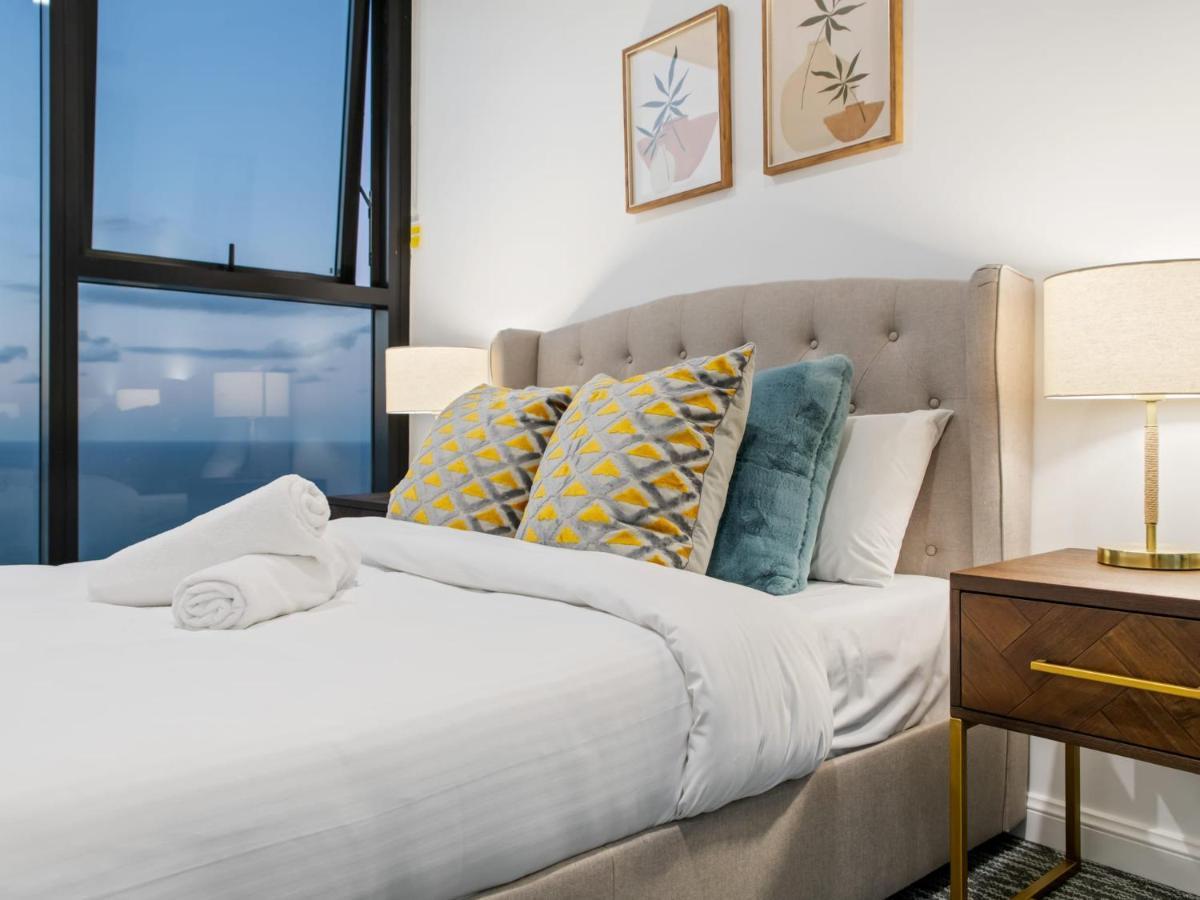 Unbelievable Level 59 Oceanview 2 Bed Apartment Gold Coast